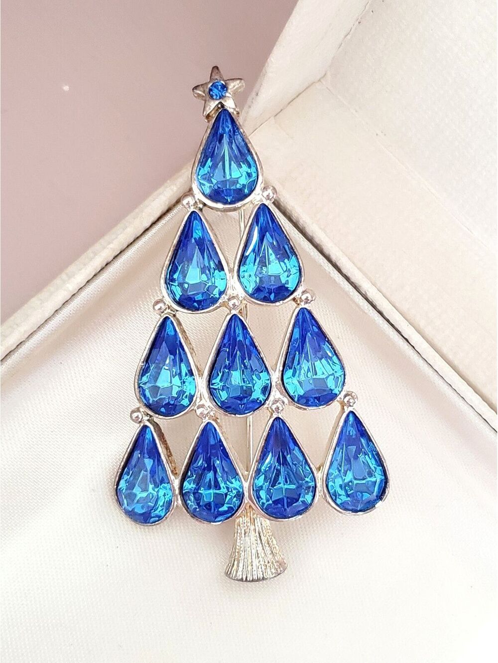 Vintage Eisenberg Ice Blue Rhinestone Christmas Tree Brooch